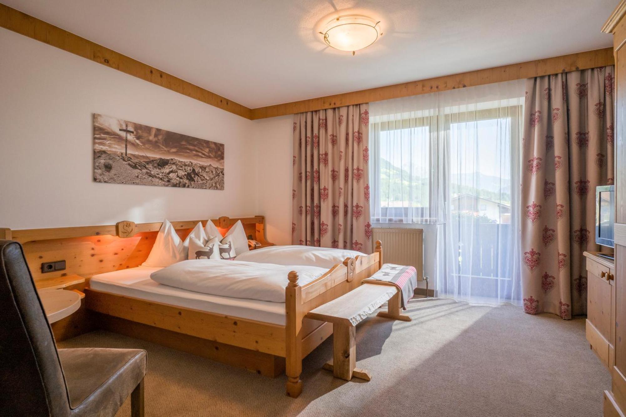 Hotel Landhaus Zillertal Fügen Esterno foto
