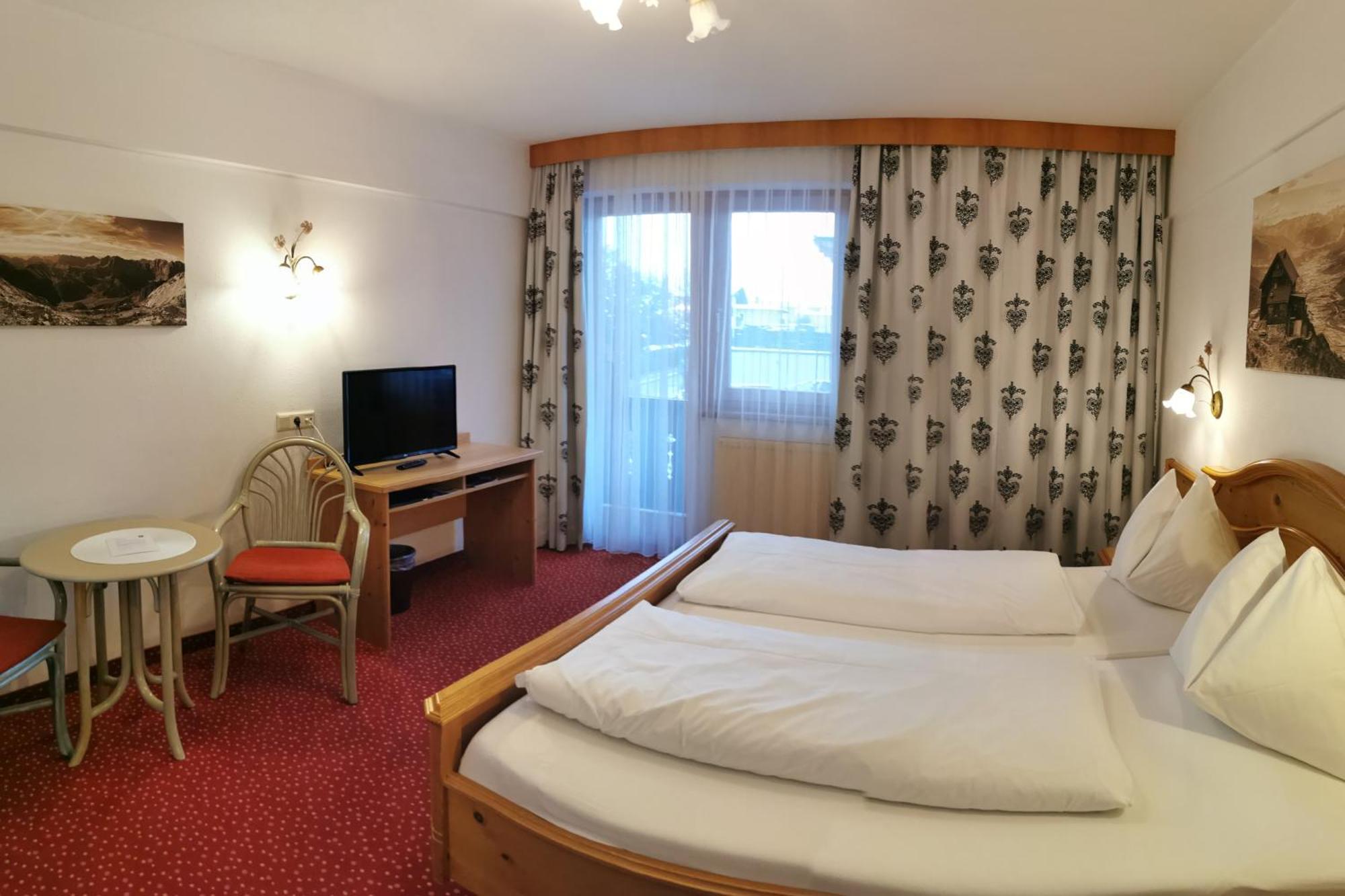 Hotel Landhaus Zillertal Fügen Esterno foto