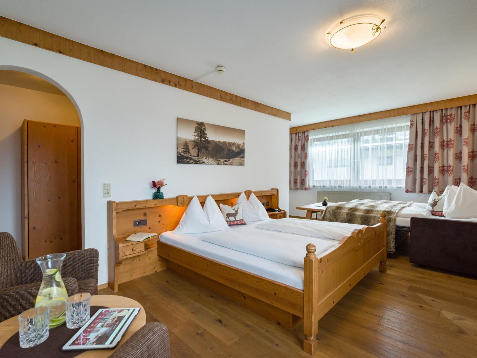 Hotel Landhaus Zillertal Fügen Esterno foto