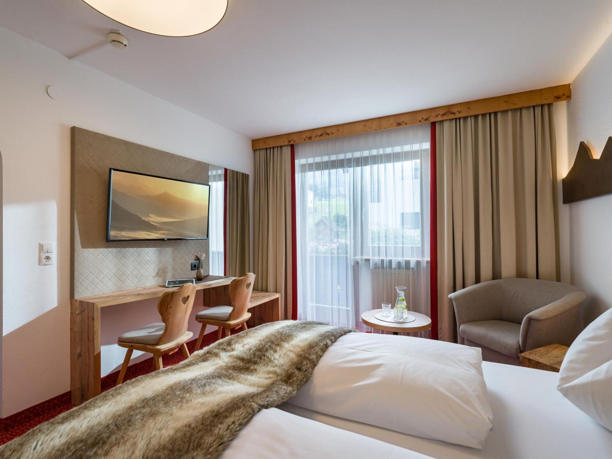 Hotel Landhaus Zillertal Fügen Esterno foto