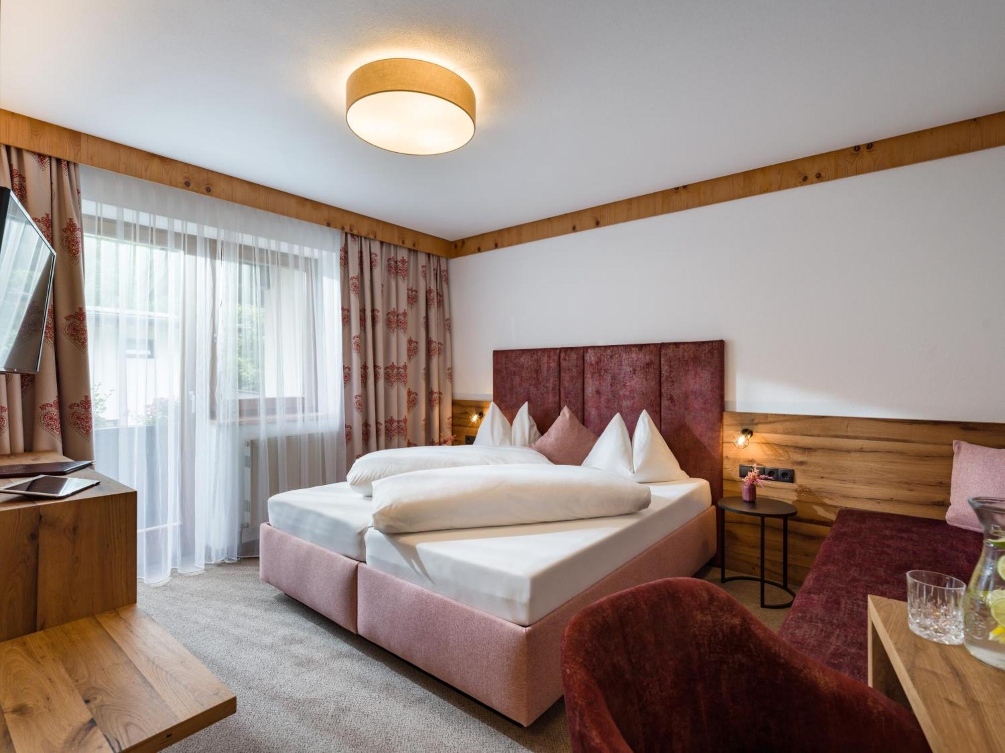 Hotel Landhaus Zillertal Fügen Esterno foto