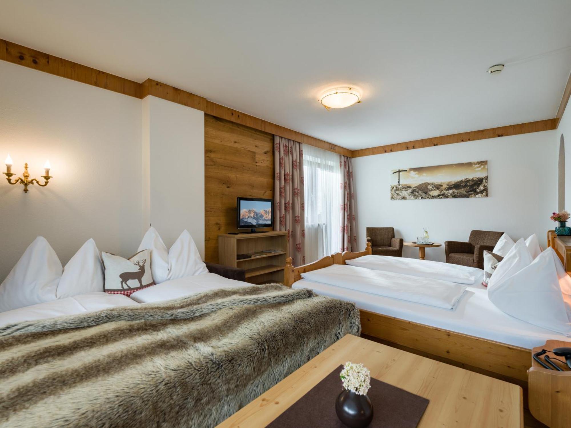 Hotel Landhaus Zillertal Fügen Esterno foto