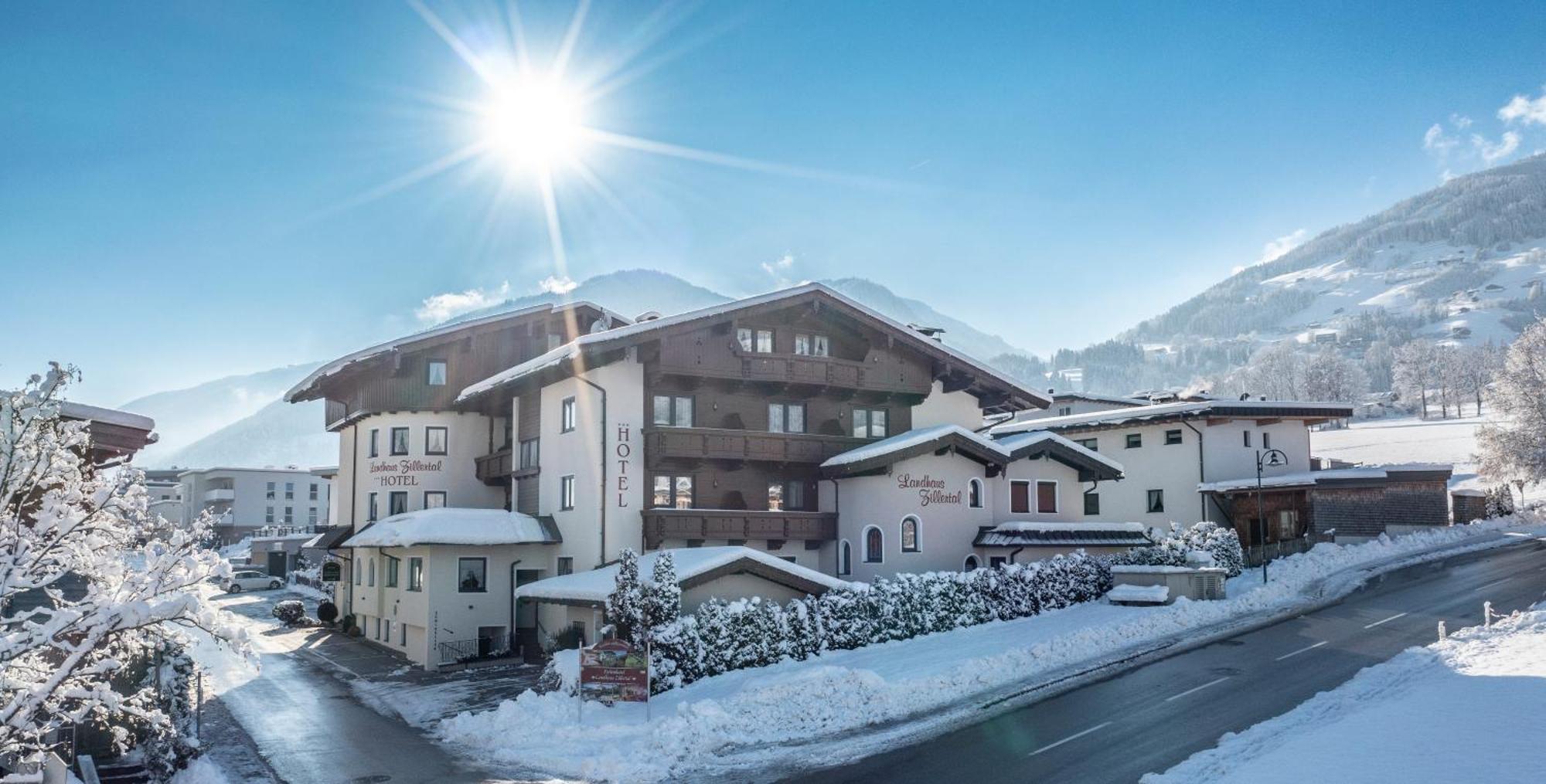 Hotel Landhaus Zillertal Fügen Esterno foto